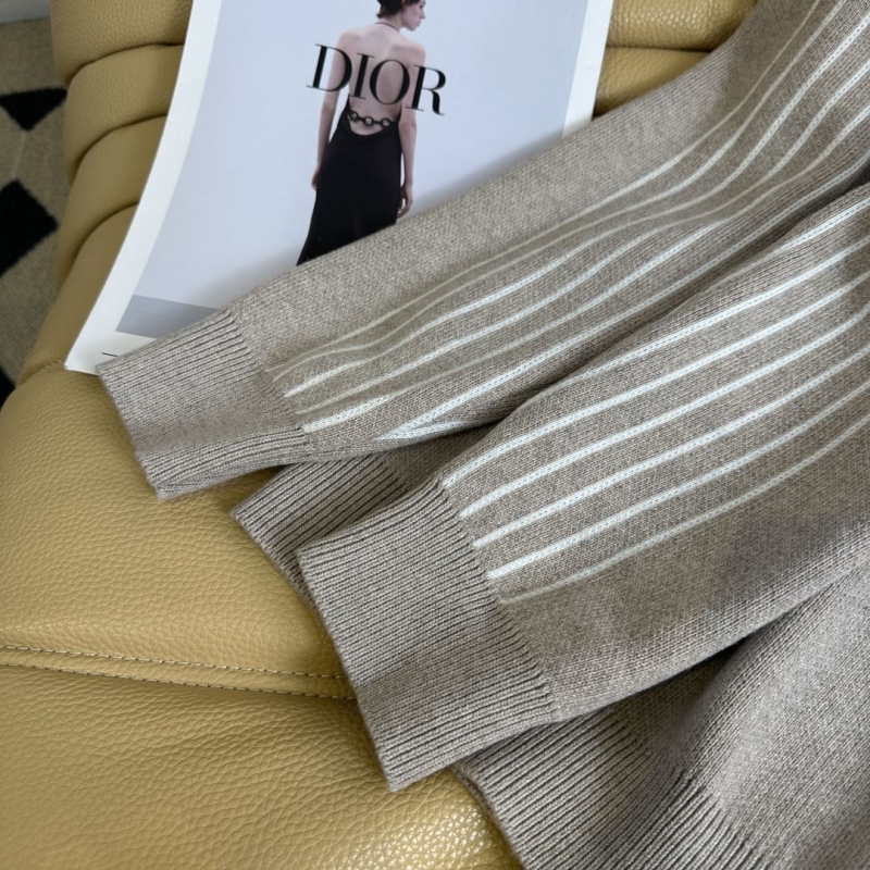 l0vis Vvtt0n sweaters